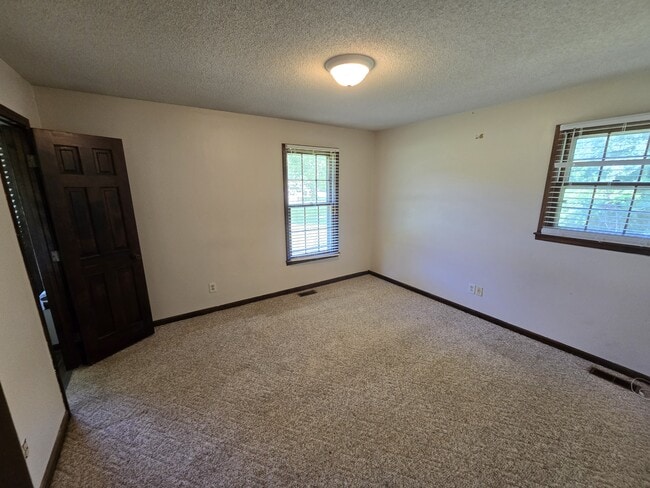 Building Photo - 117 Roman Cir