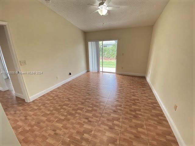Building Photo - 480 SE 22nd Ln