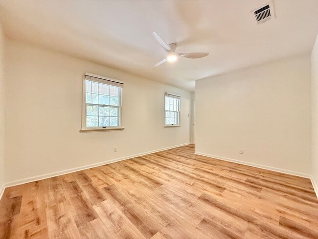 Building Photo - 130 Valley Club Cir