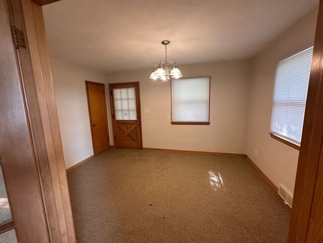 Building Photo - Louisville Farmhouse With Walkout basement