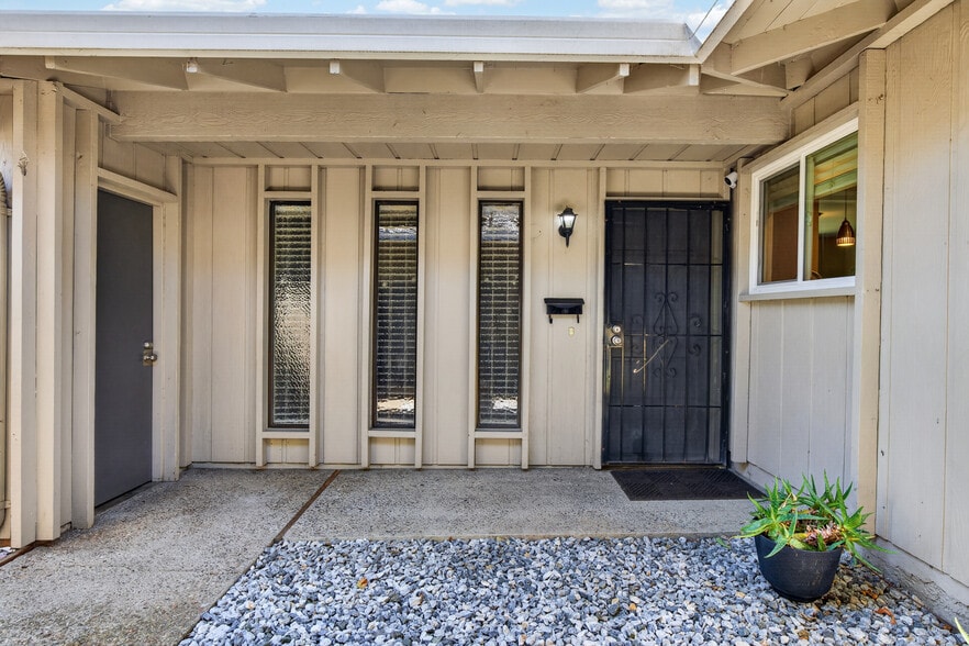 Garage and Front Door entrance - 6327 Morgan Pl