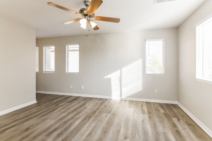 Building Photo - 1158 Claire Rose Ave