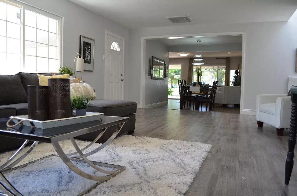 Front entrance view - 2355 Geraldine Dr