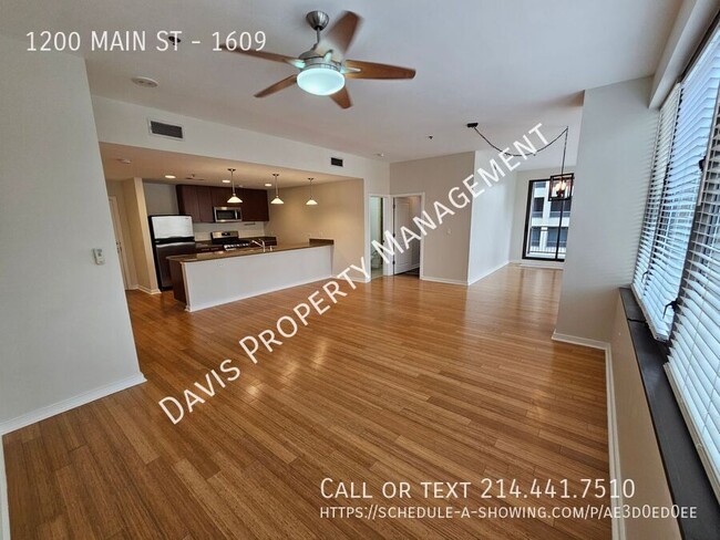 Building Photo - Downtown condo with roof top pool & concie...