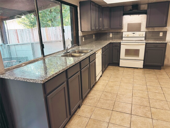 Building Photo - 2211 Mustang Springs Dr