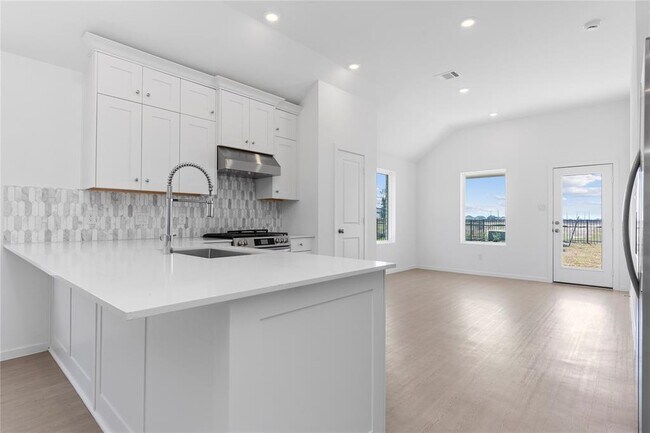 Building Photo - 27531 Sunterra Village Dr