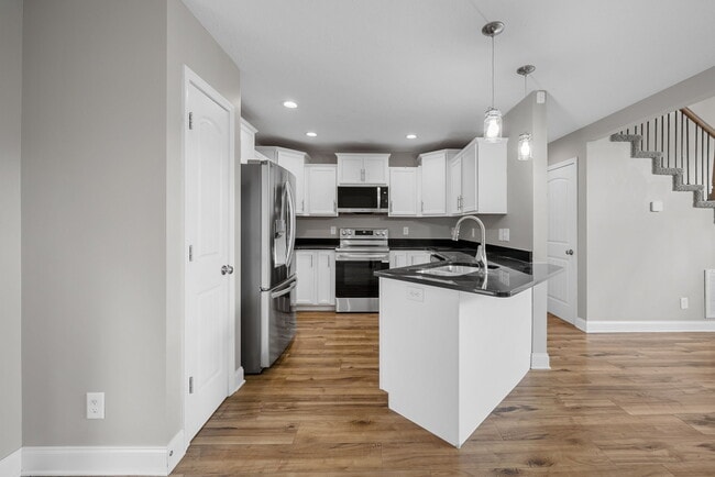 Building Photo - 1725 Rains Rd