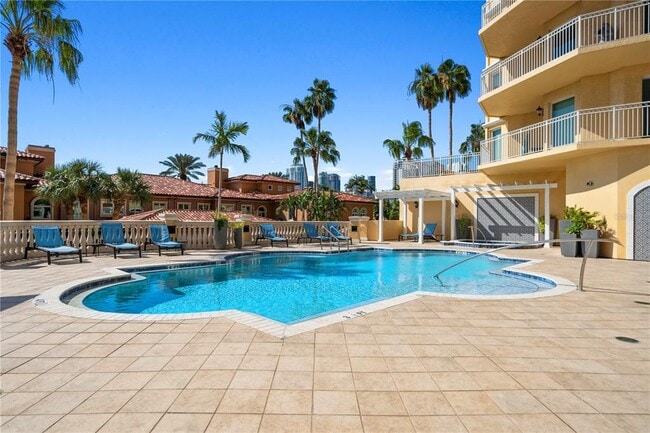 Building Photo - 515 5th Ave NE