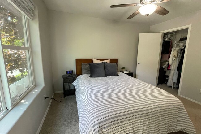 Building Photo - Stunning Forest Heights Home with Washer/D...