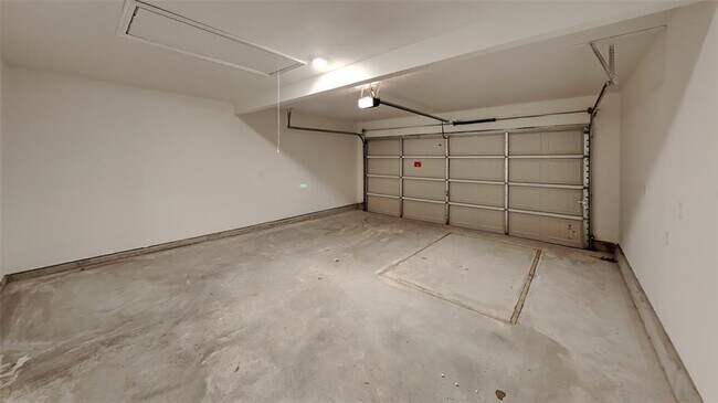 Building Photo - 16117 Lovers Ln