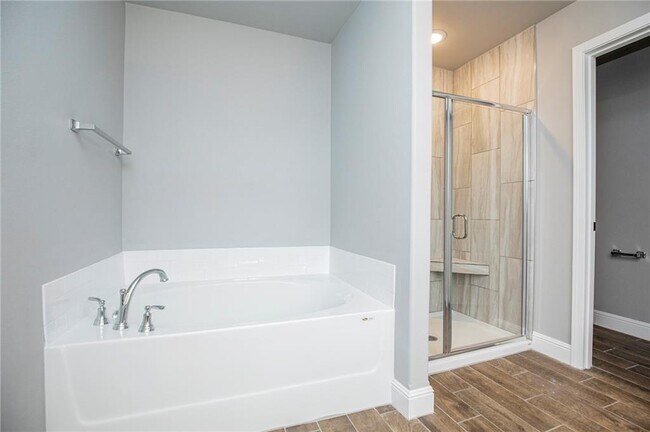 Building Photo - 2010 Periwinkle Pl