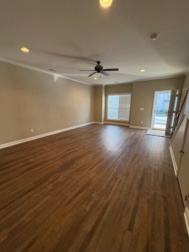 Building Photo - Cute 2 Bedroom Townhouse Near Furman and Cherrydale!! Ready for Immediate Move In!!!!