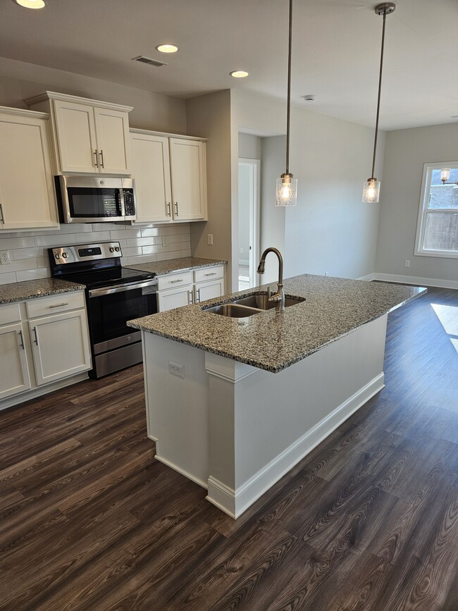 Building Photo - 212 Pine Is Ave