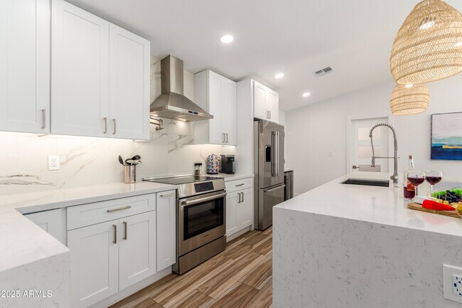 Building Photo - 6020 N 77th Pl