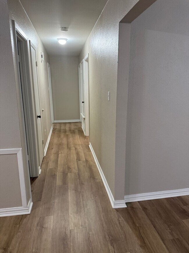 Building Photo - Beautiful 3 Bedroom home in Springhill ISD