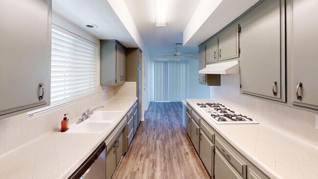 Building Photo - Beautiful 3 bedroom 2 bath Home