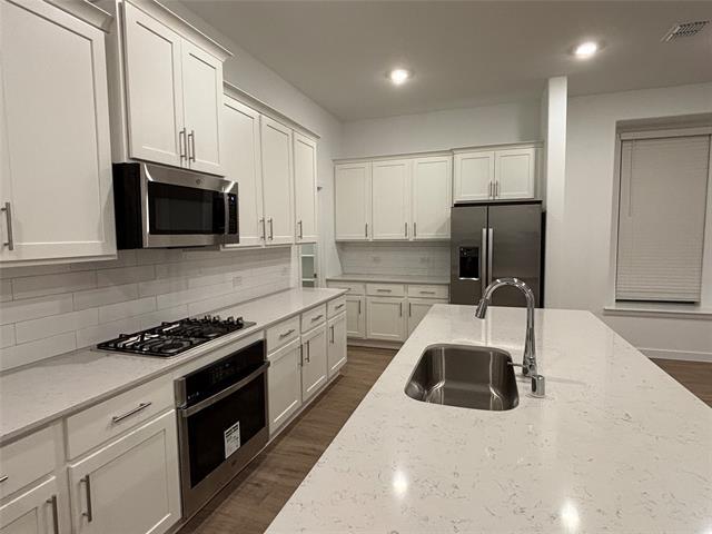 Building Photo - 708 Enys Wy