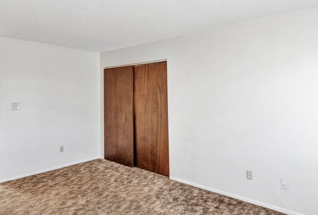 Building Photo - 1 Bed 1 Bath Apartment Close to CMU