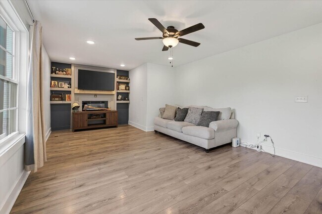 Building Photo - 542 Judah Cir