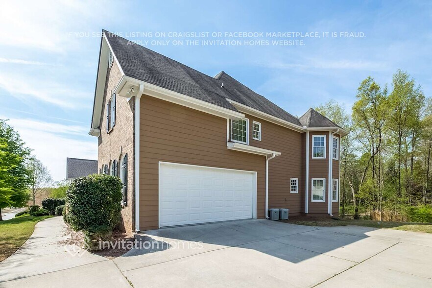 Building Photo - 3864 Lost Oak Dr NE