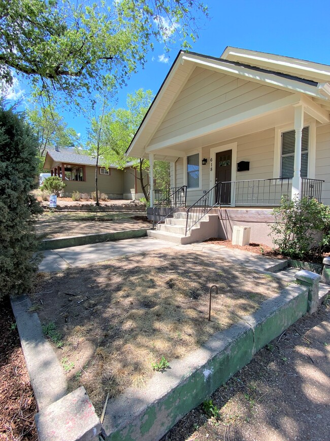 Front Yard - 618 W Pikes Peak Ave