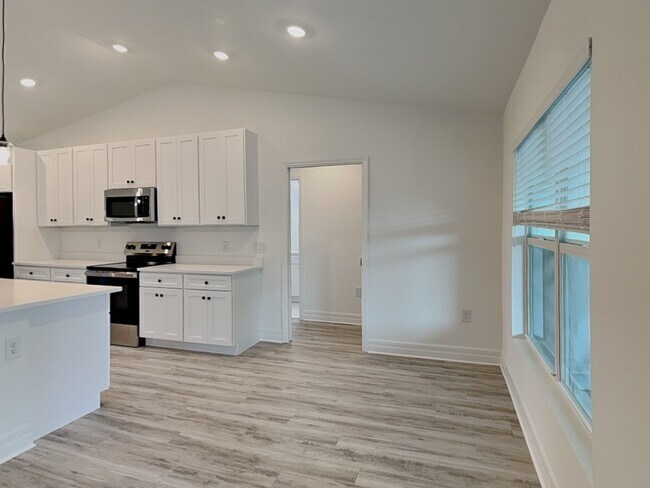 Building Photo - 220 NE 31st Terrace