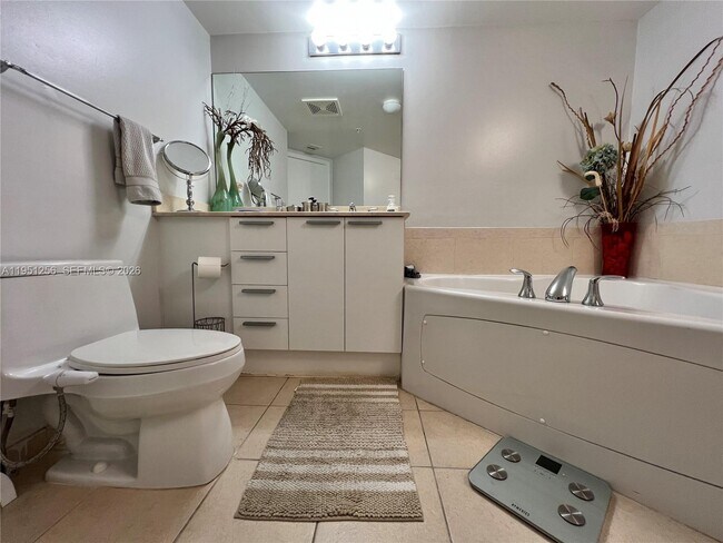 Building Photo - 16699 Collins Ave