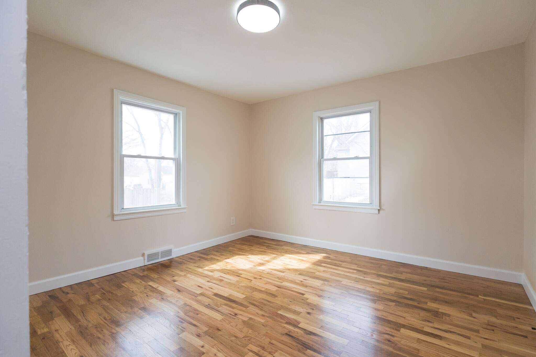 Bedroom 1 - 903 Pawnee St