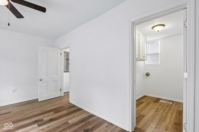 Building Photo - 809 N Meridian St Rd