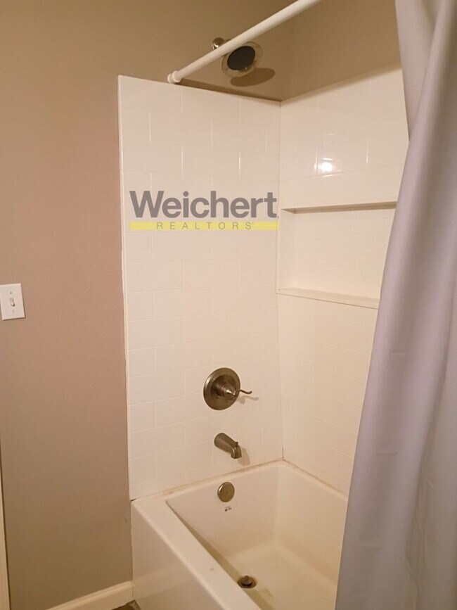 Building Photo - Comfortable 3BR/2BA with Garage & Fenced Backyard