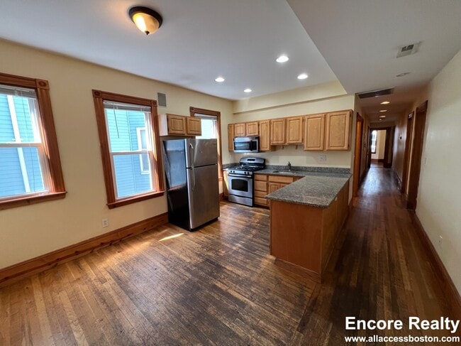 Building Photo - 8-8 Sunset St