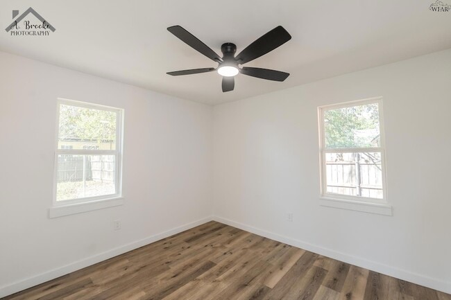 Building Photo - 103 Margaret St