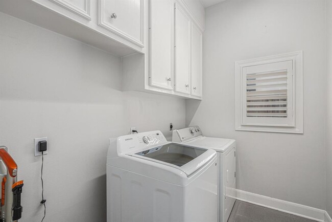 Building Photo - 4655 Spruce St