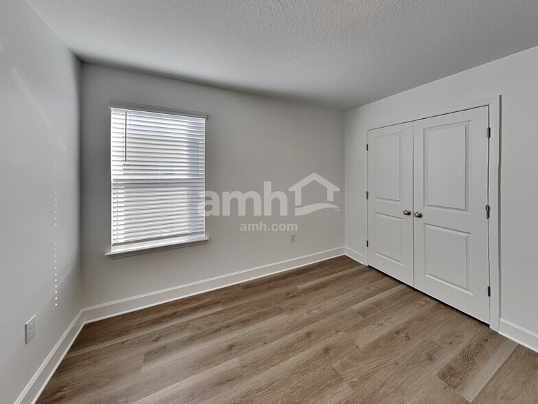 Building Photo - 3012 20th Ave W