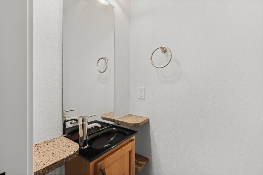 Building Photo - 1006 Pendulum Lane