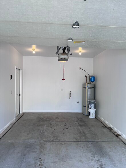 Garage - 1177 Northfield Rd