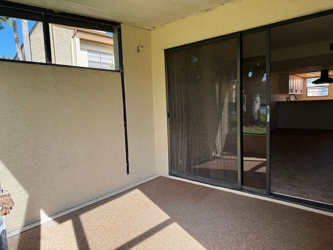 Building Photo - Serene Living at Townhomes of Lake Seminole 2/1.5 - 2 story condo