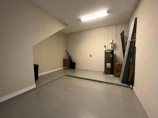 Building Photo - 10320 SW Stephanie Way