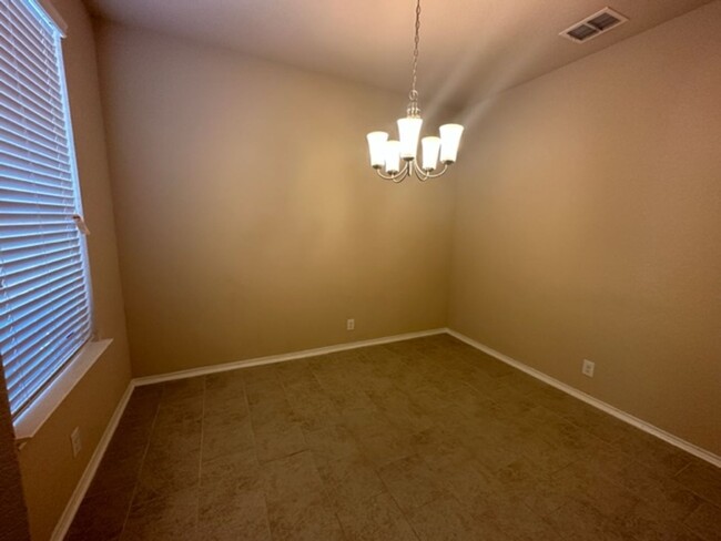 Building Photo - Super Nice Move In Ready 4 Bedroom One Sto...