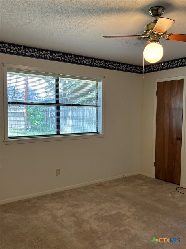 Building Photo - 417 Ivanhoe Dr