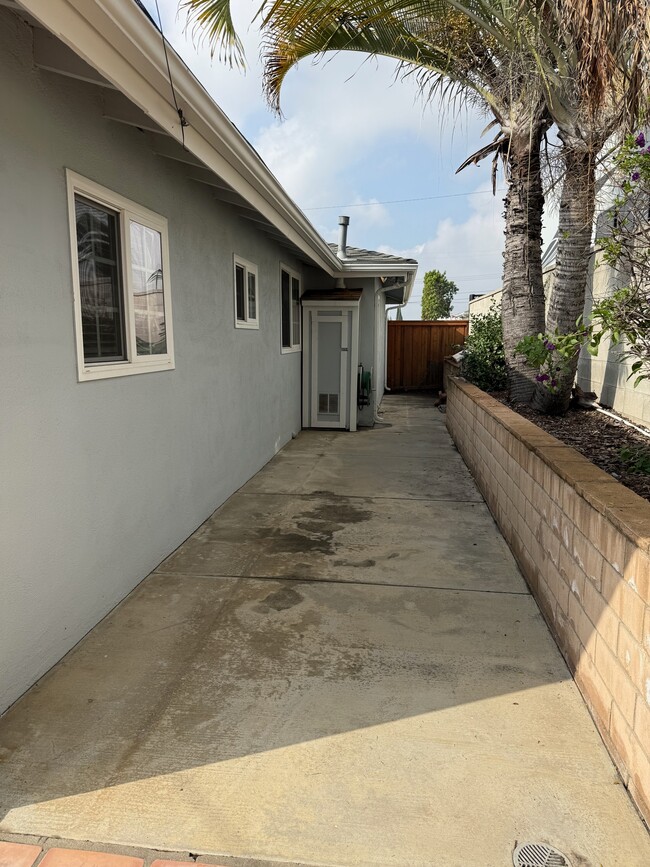 Building Photo - 2777 N Galley St