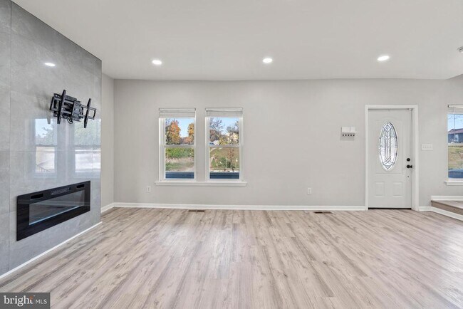 Building Photo - 3809 W Cold Spring Ln