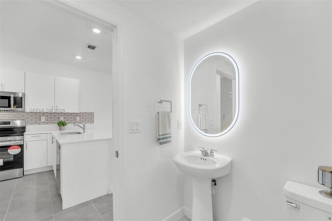 Building Photo - 2425 SE 28th Dr