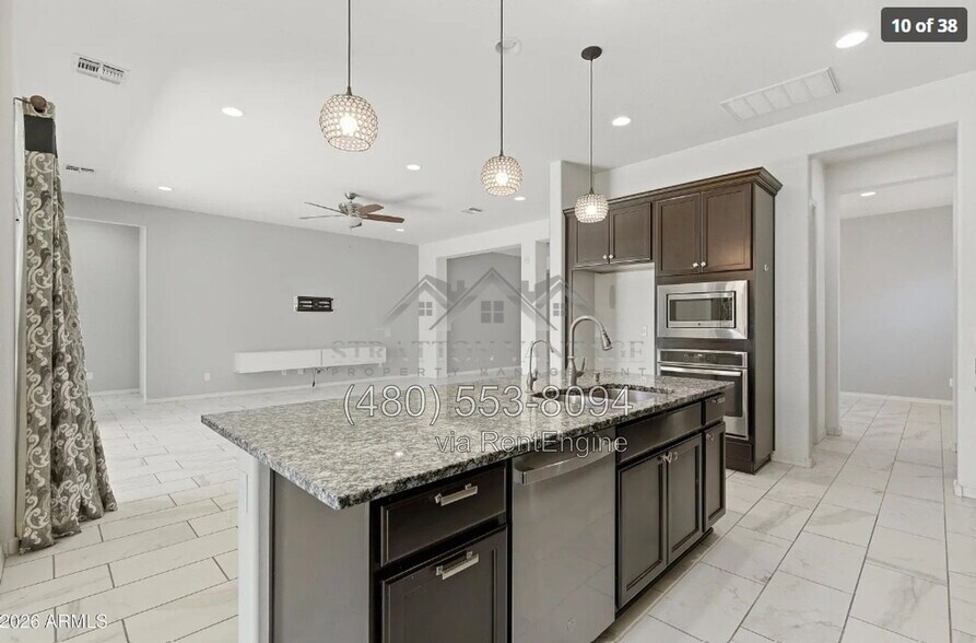 Building Photo - 1083 E Holland Park Dr