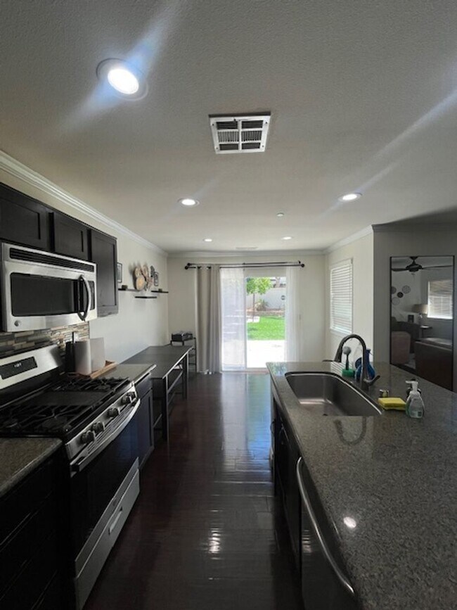 Building Photo - Beautiful, Spacious Home with solar-Desira...
