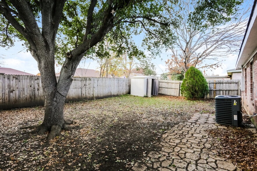 Building Photo - 7320 Laurelhill Ct S