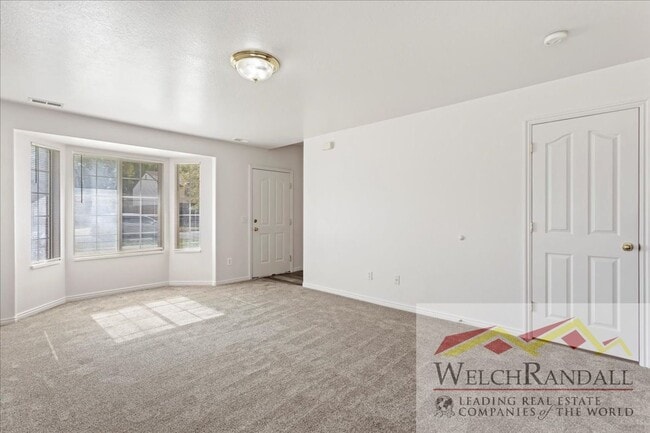 Building Photo - Move-In Ready 3-Bed, 1.5-Bath Townhome in Ogden