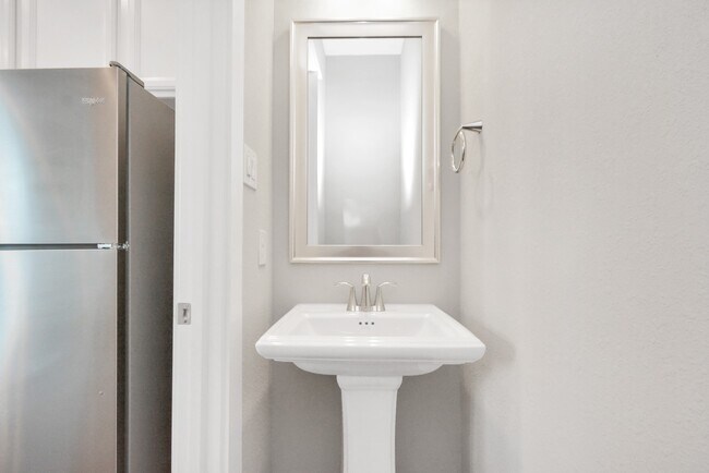 Building Photo - 708 Strawberry Pines Ct