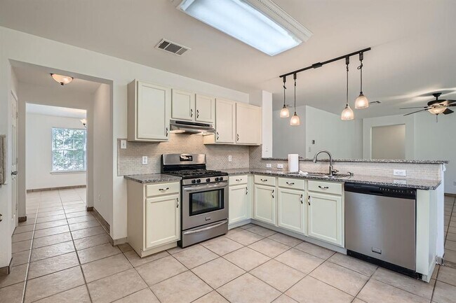 Building Photo - 1293 Amberwood Loop