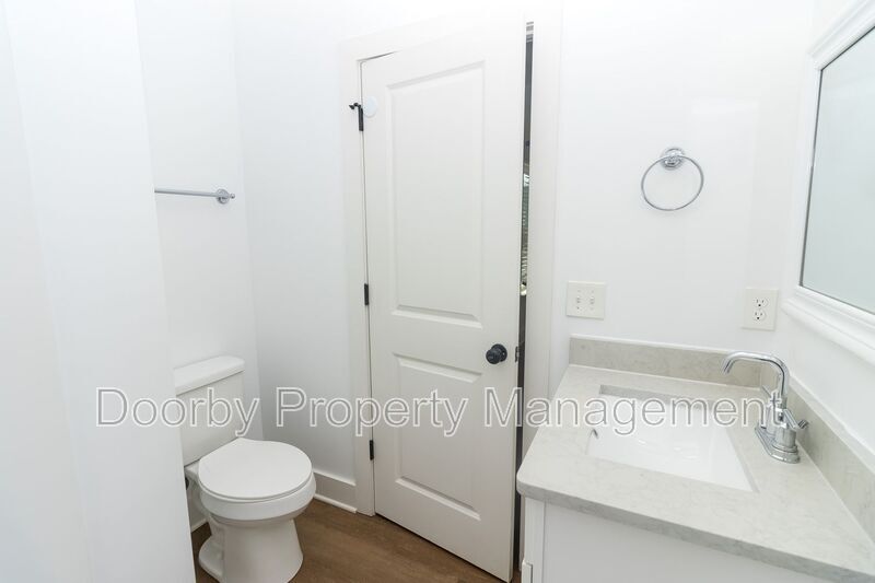 Building Photo - 3016 N Chamberlain Ave